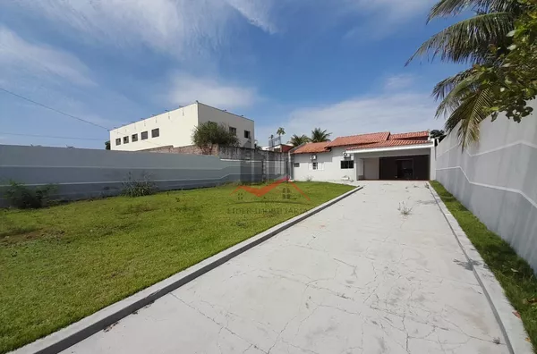 Casa com 1 suíte e 2 dormitórios a venda na região central de Panorama-SP 