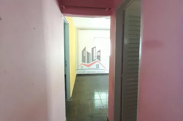 Corredor acesso dormitórios, sala, banheiro e cozinha