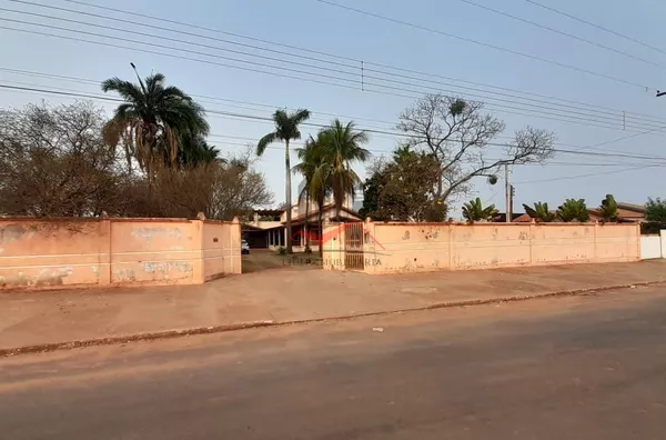 Sobrado a venda numa área de 2 mil m² no Bairro Aquarius, em Paulicéia