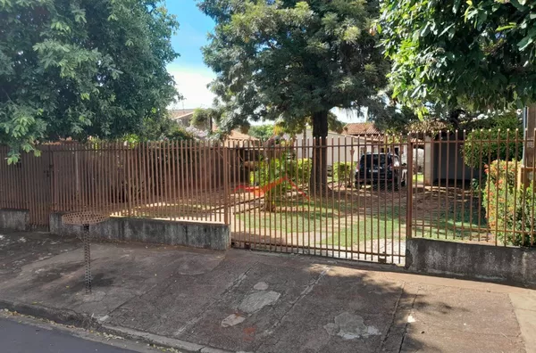 Casa a venda com 2 dormitórios próximo aos principais pontos comerciais de Panorama