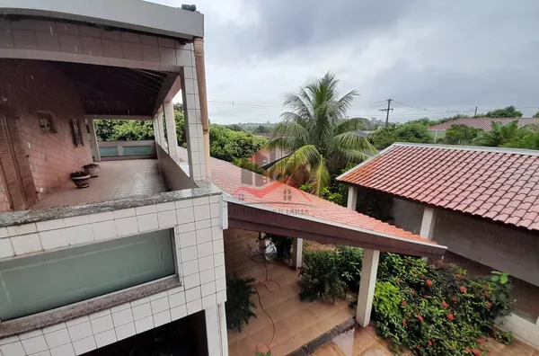 Sobrado com 4 dormitórios, 6 banheiros e garagem para 6 automóveis a venda na entrada de Panorama 