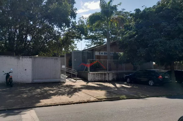 Escola Pública Ensino Fundamental do bairro 