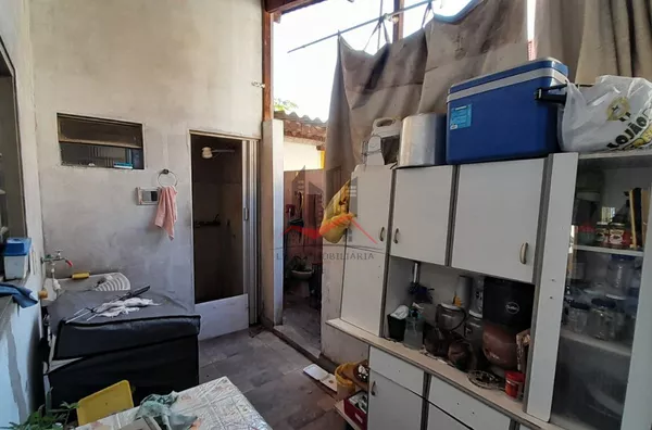 Lavanderia e banheiro externo da edícula 