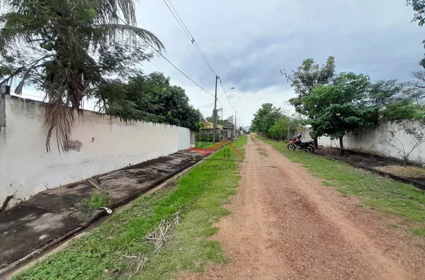 rua em frente a casa