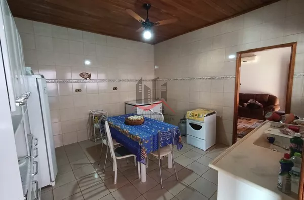 Rancho a venda próximo a ponto de pesca no Portão de Ferro, em Paulicéia-SP