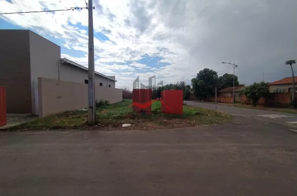 Terreno comercial de 400 m² para venda na avenida principal do Vista do Lago, em Panorama
