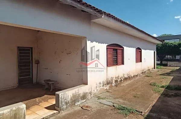 Casa com 1 suíte e dois dormitórios a venda no centro de Panorama 