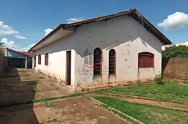 Casa com 1 suíte e dois dormitórios a venda no centro de Panorama 