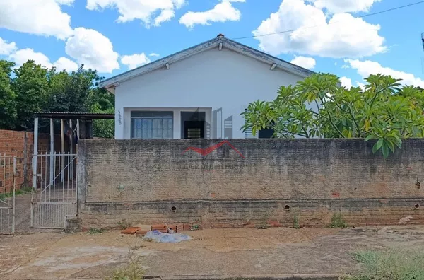 Casa com 2 dormitórios a venda próximo a academias e supermercado, em Panorama-SP