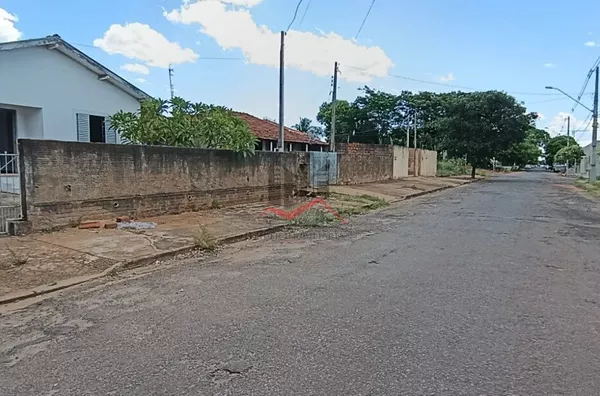 Casa com 2 dormitórios a venda próximo a academias e supermercado, em Panorama-SP