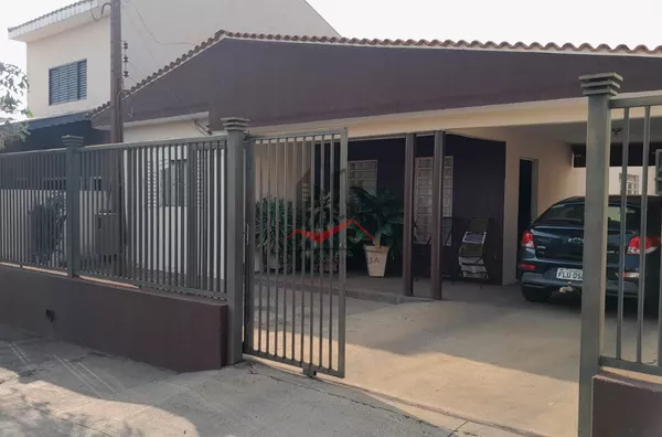 Casa com 3 quartos a venda no centro de Panorama