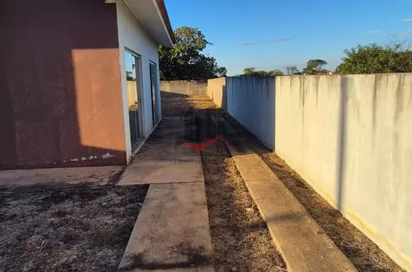 Casa para Venda ás Margens do Rio Paraná 2 quartos,1 sala, 1 Cozinha americana, Lavanderia e área livre nós Fundos