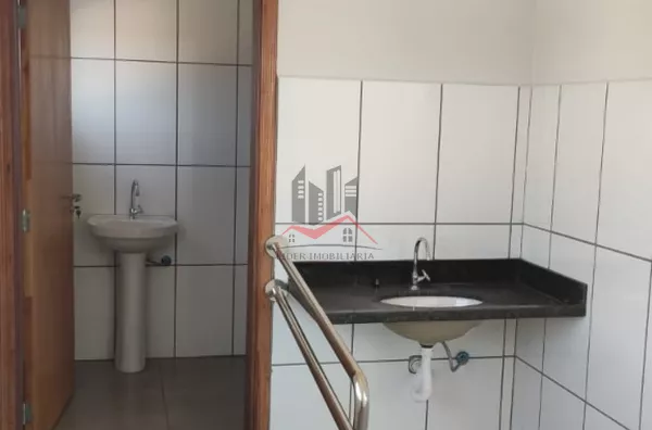 Sala comercial corporativa ampla e arejada. Localizada na região central da cidade de Panorama. Em uma via cultural, econômica e gastronômica intensa. Passam todos os dias pela região centenas de pessoas. Vista privilegiada para o Rio Paraná