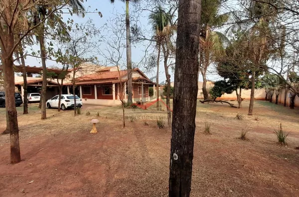 Sobrado a venda numa área de 2 mil m² no Bairro Aquarius, em Paulicéia