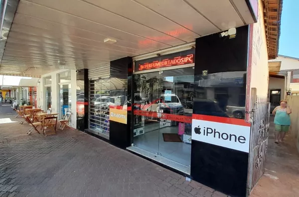 Duas casas e um salão comercial a venda no centro de Panorama 