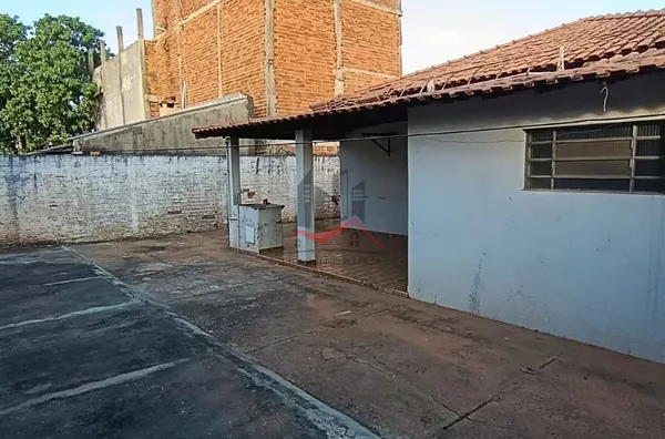 Quintal nos fundos da casa 