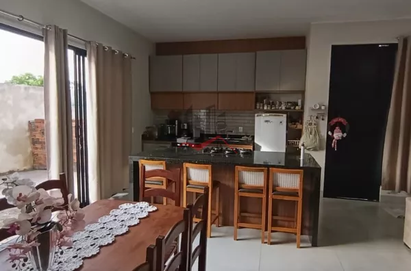 Casa com suíte máster e um dormitório e placas solar instalada a venda no bairro Vista do Lago, em Panorama-SP