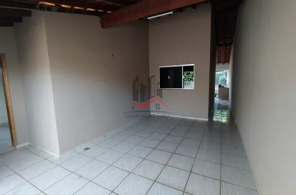 Casa a venda com 3 dormitórios em avenida no centro de Panorama/SP