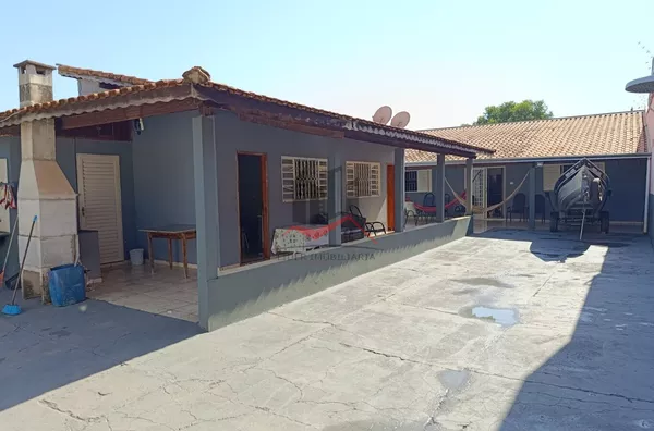 Rancho a venda próximo a ponto de pesca no Portão de Ferro, em Paulicéia-SP