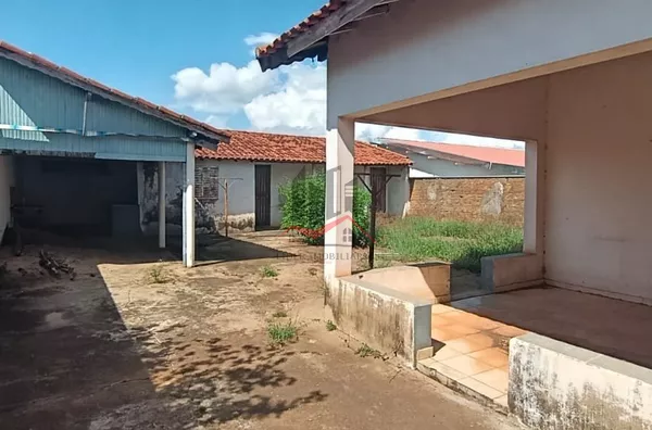Casa com 1 suíte e dois dormitórios a venda no centro de Panorama 