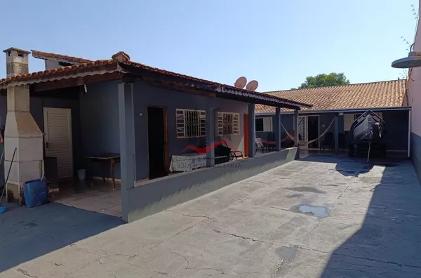 Rancho a venda próximo a ponto de pesca no Portão de Ferro, em Paulicéia-SP