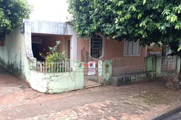 Casa a venda na esquina no centro de Panorama