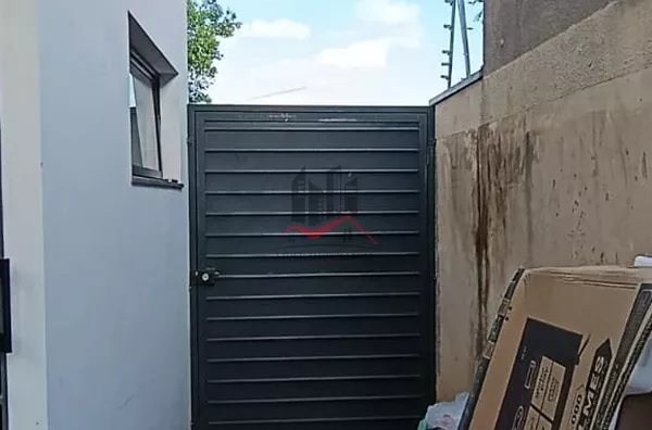 Corredor nos fundos da casa acesso a lavanderia 