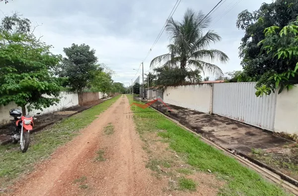 rua em frente a casa