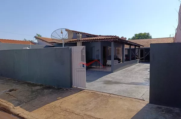 Rancho a venda próximo a ponto de pesca no Portão de Ferro, em Paulicéia-SP