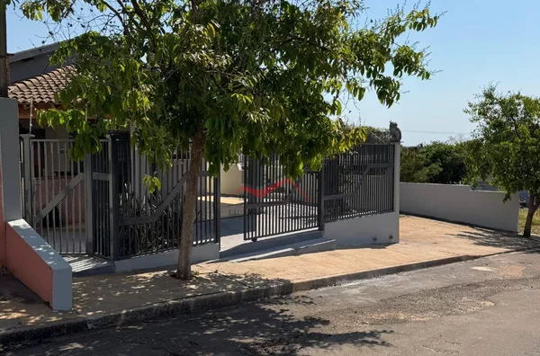 Casa com 4 suítes a venda e para locação próximo do Balneário de Panorama