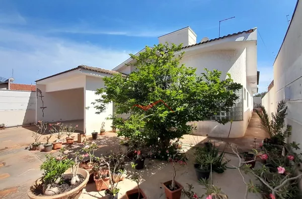 Casa Alto Padrão com 1 suíte e dois dormitórios a venda no centro de Panorama