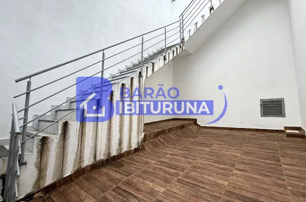 Casa com três quartos no Jardim Alvorada