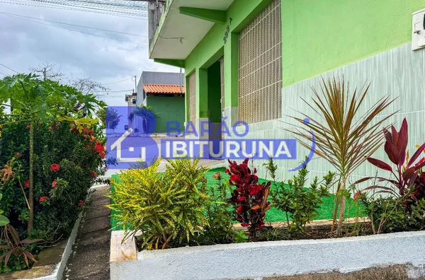 Prédio com ponto comercial e apartamento