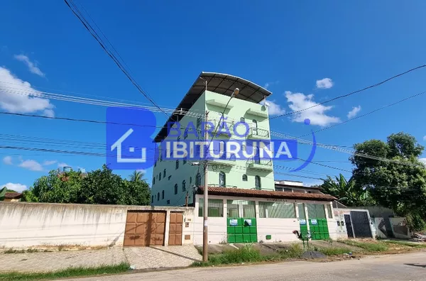 Prédio com 7 moradas