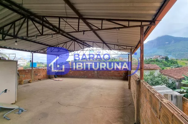 Casa com Plantação de Abacaxi - 360m²