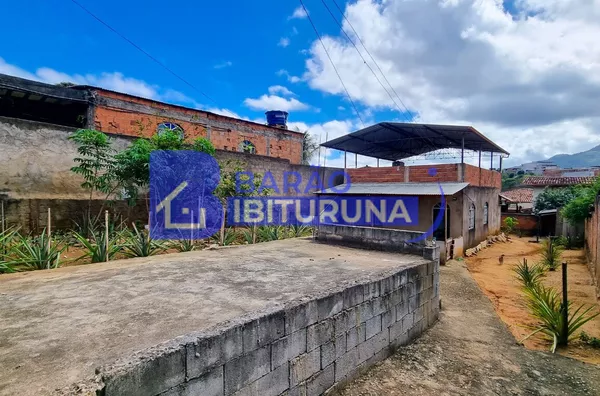 Casa com Plantação de Abacaxi - 360m²