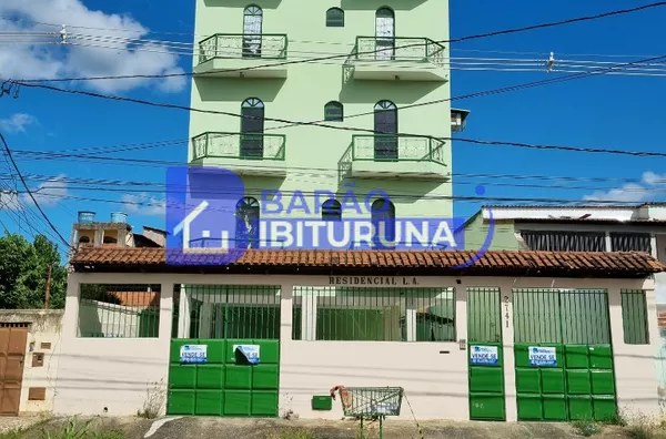 Prédio com 7 moradas