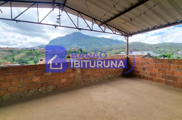 Casa com Plantação de Abacaxi - 360m²