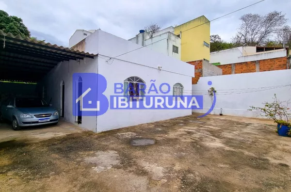 Casa com quintal enorme no Jardim Alvorada