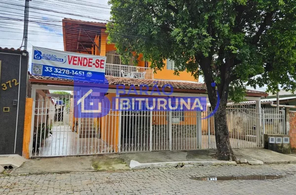 Imóvel com 3 moradias à venda