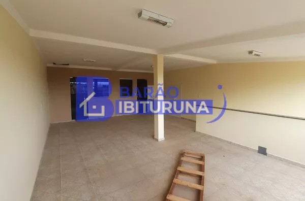 Prédio a venda com 2 apartamentos e uma casa