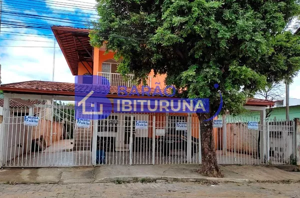 Imóvel com 3 moradias à venda