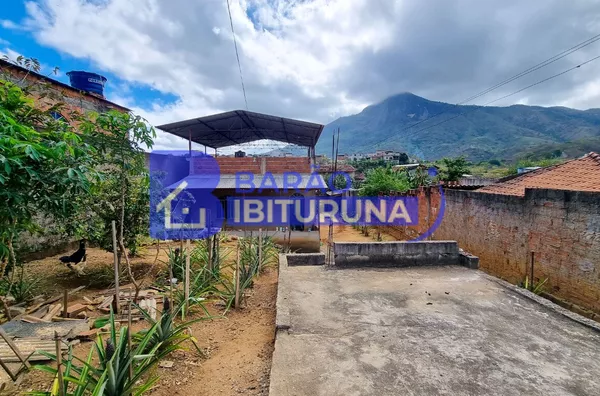 Casa com Plantação de Abacaxi - 360m²