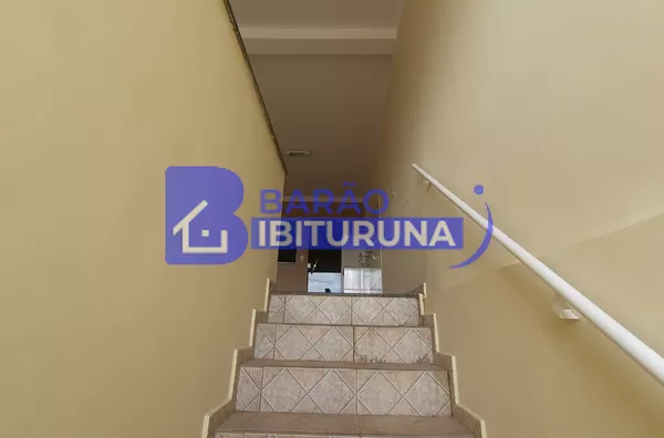 Prédio a venda com 2 apartamentos e uma casa