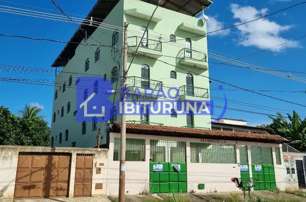 Prédio com 7 moradas