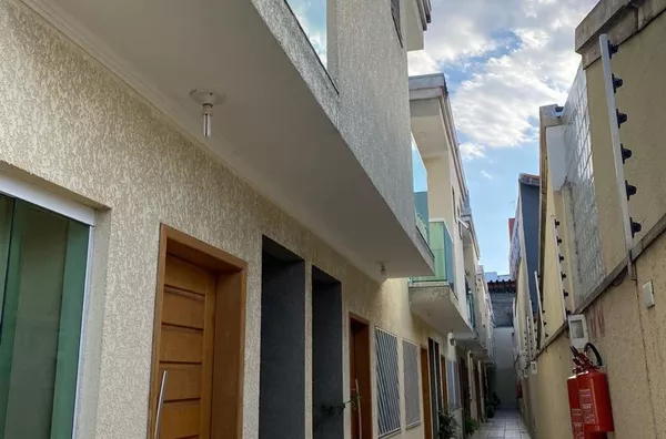 A Casa em Condomínio dos seus sonhos na Vila Santana – Zona Leste!