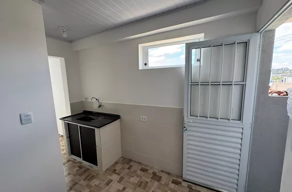 Condomínio fechado com 02 dormitórios, sala, cozinha, banheiro e área de serviço - sem vaga de garagem.     10 minutos andando do metrô Itaquera, fácil acesso aos pontos de ônibus.