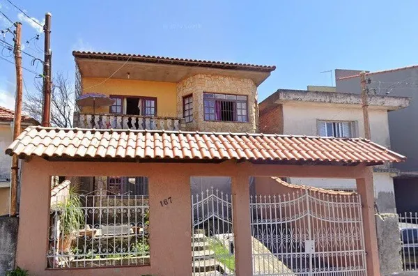 Sobrado para venda com 03 dormitórios, 01 suíte. Vila Buenos Aires.