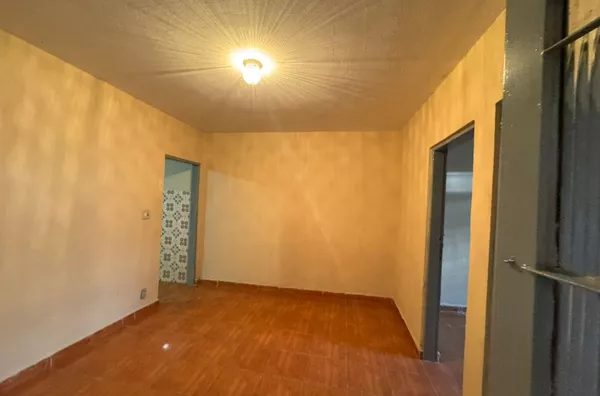 Casa para locação, com 2 dormitório, sala e cozinha