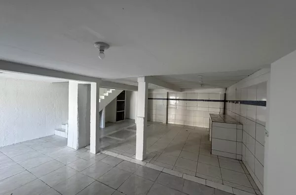 Salão comercial localizado na Vila Campanela